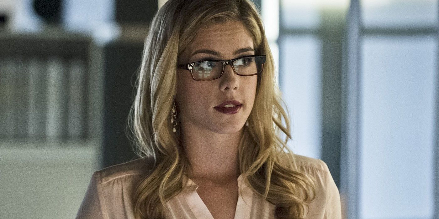 Felicity Smoak looking concerned in Arrow