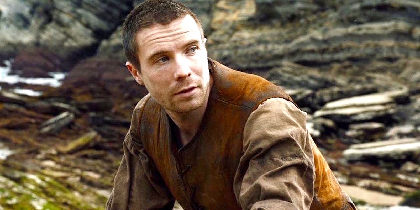 Gendry kneeling by the river in Game of Thrones