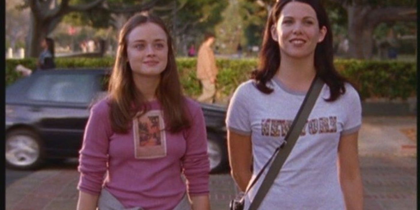 Rory and Lorelai standing outside Harvard on Gilmore Girls