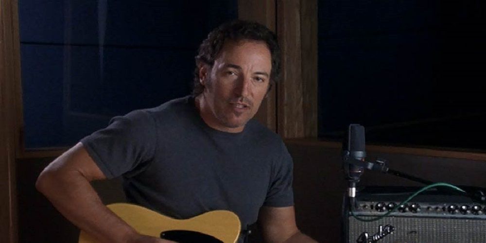 Bruce Springsteen talking to the camera in High Fidelity