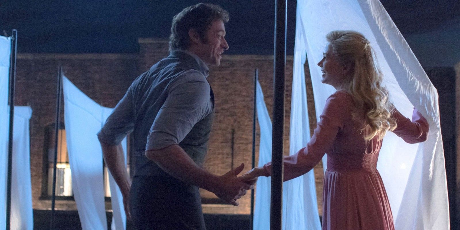 Hugh Jackman as PT Barnum and Michelle Williams as Charity in Greatest Showman