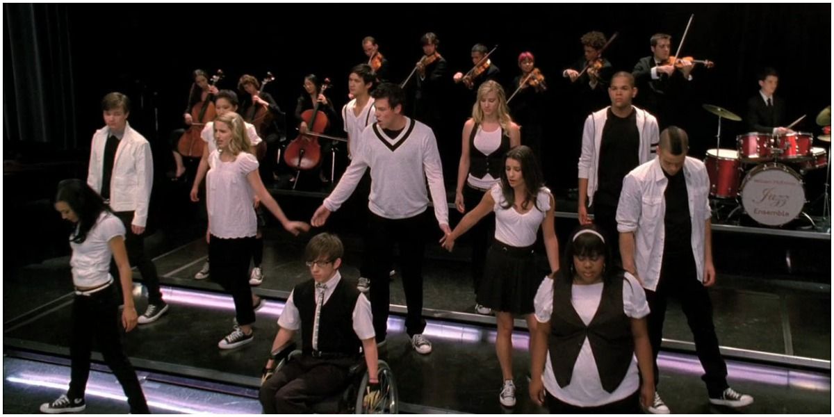 Glee cast performing Keep Holding On
