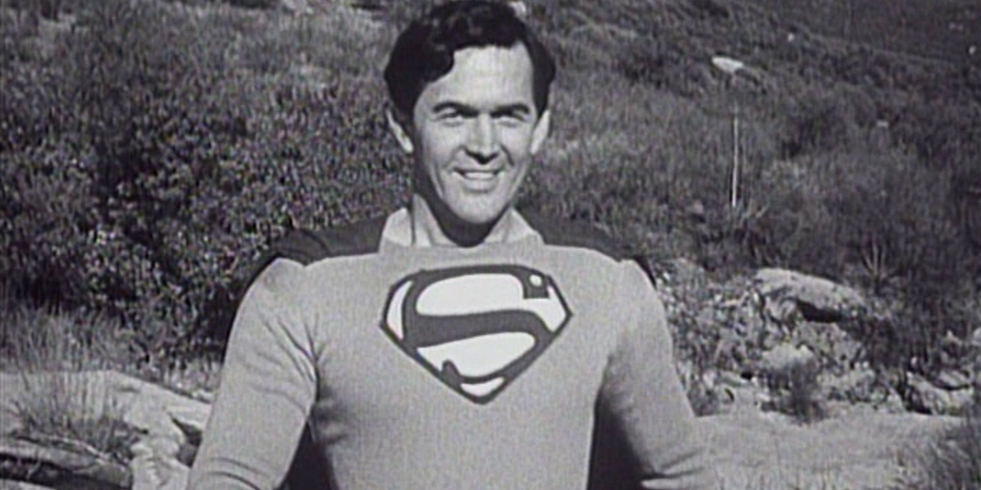 Kirk Alyn parecendo heróico como Superman em Superman (1948)
