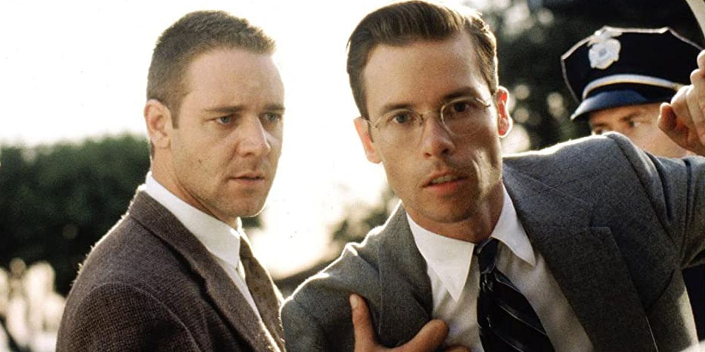 Russell Crowe holds back Guy Pearce in L.A. Confidential