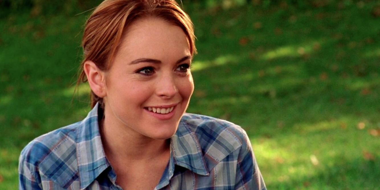 Lindsay Lohan como Cady sorrindo em Meninas Malvadas