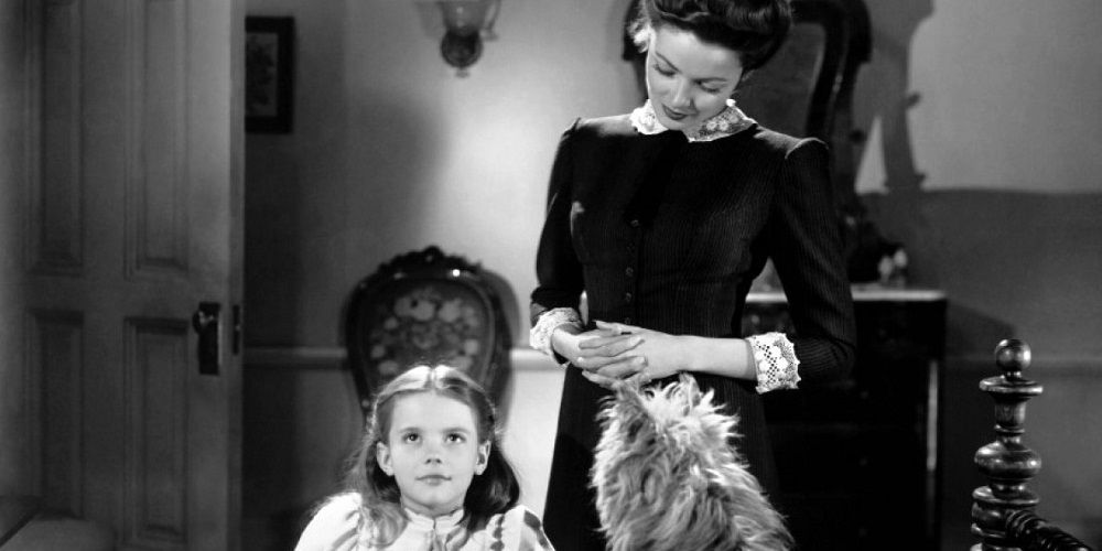 Mrs. Muir talks to her daughter in The Ghost and Mrs. Muir