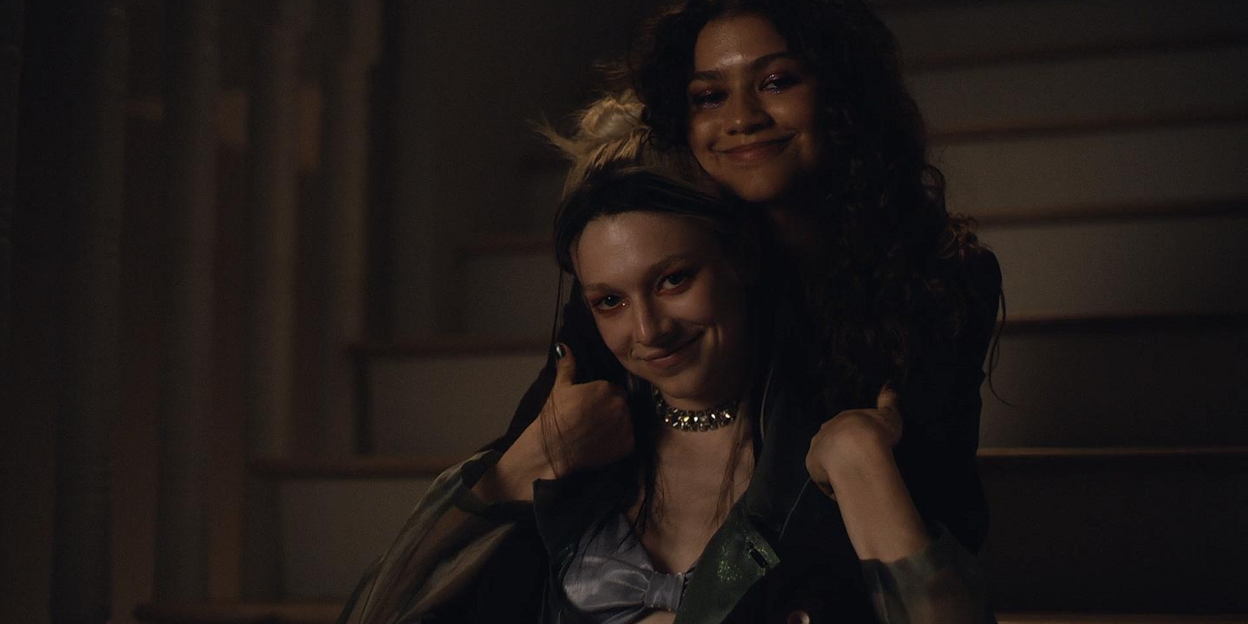 Rue and Jules sitting on stairs in Euphoria