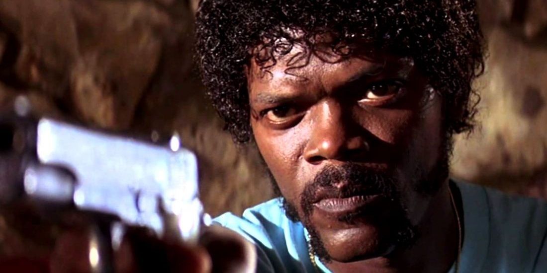 Jules points a gun at Pumpkin in the diner in Pulp Fiction