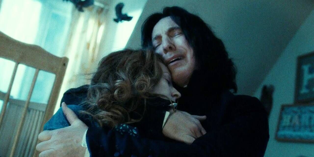 Snape clutching Lily and crying in Harry Potter