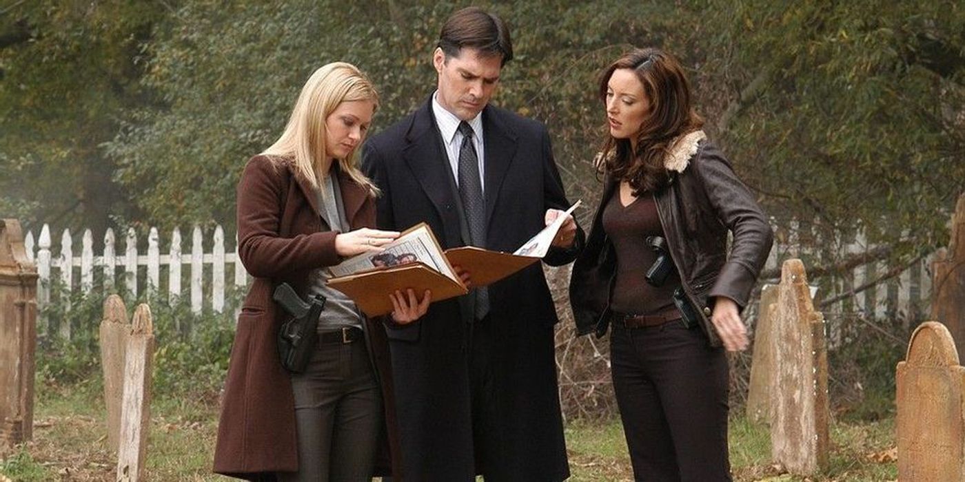 The Criminal Minds team looking at evidence.