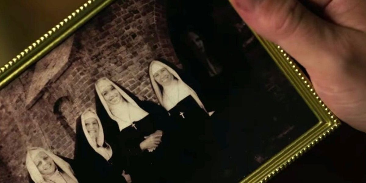 A foto das freiras em The Nun