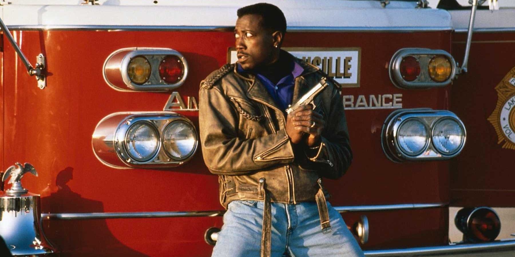 Wesley Snipes holding a gun next to a fire truck in in Passenger 57