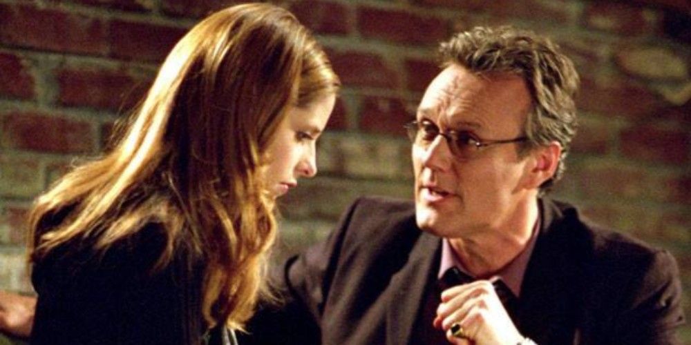 Giles gives Buffy a pep talk in Buffy the Vampire Slayer