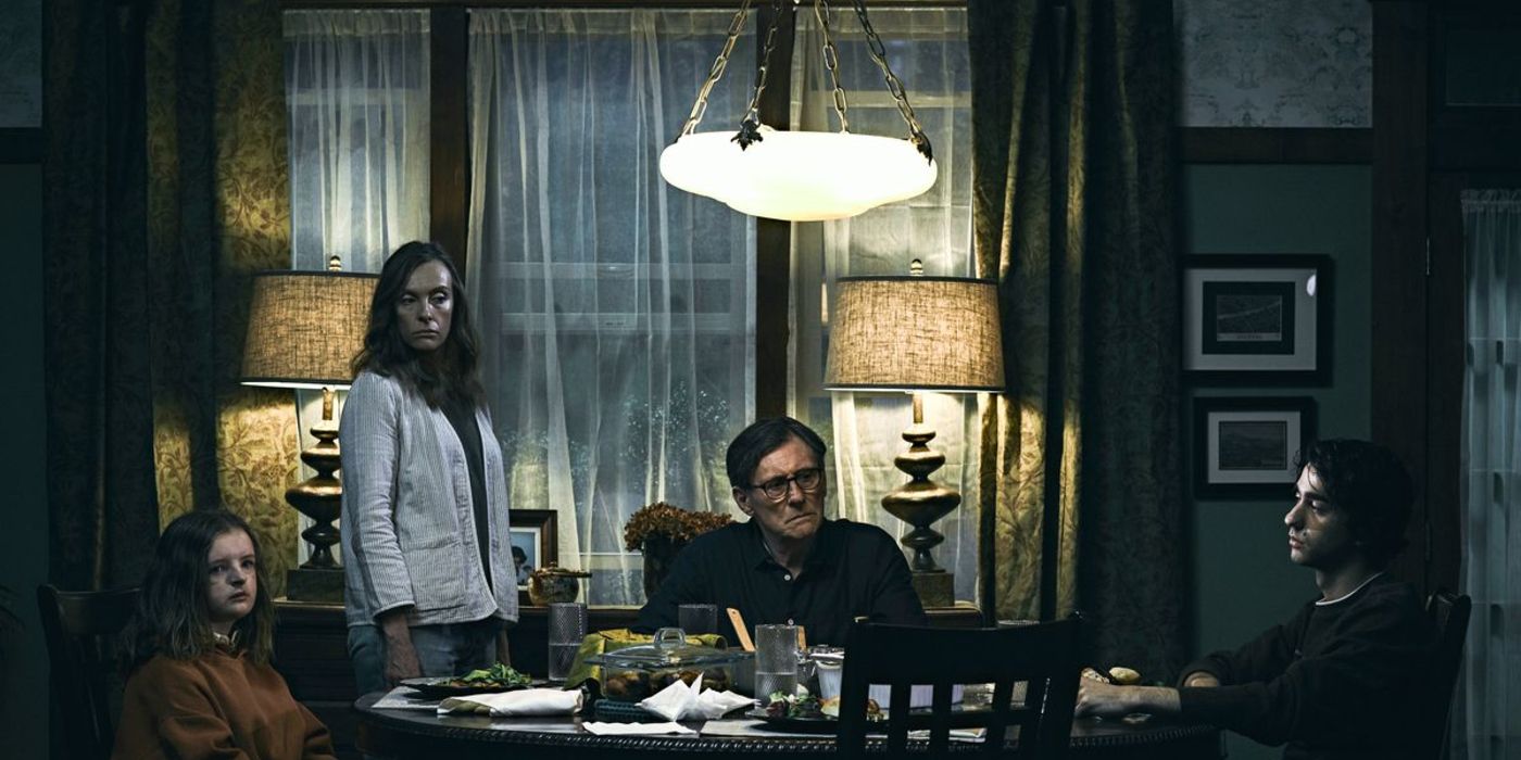 Charlie, Annie, Steve and Peter having dinner in Hereditary