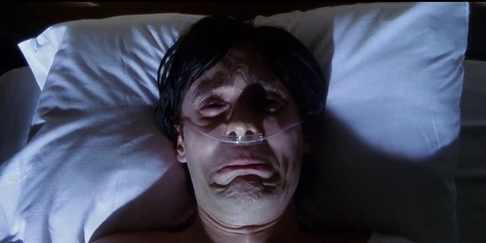 Harry lies in bed in agony in Requiem for a Dream