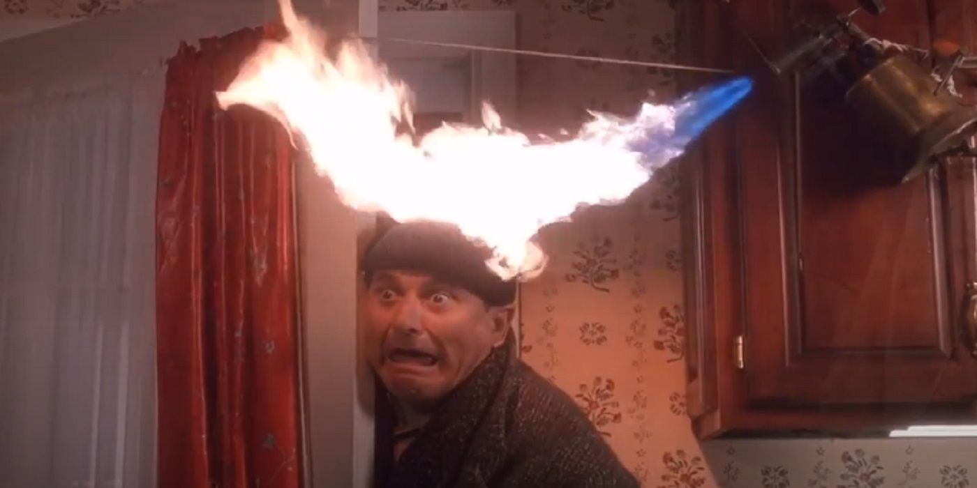 Harry Lyme burned by the blowtorch in Home Alone