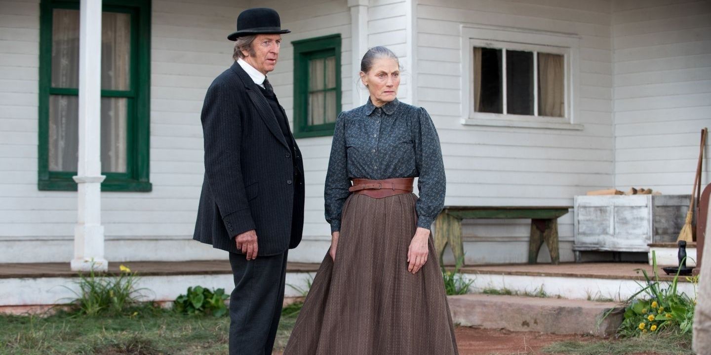 Marilla and Matthew Cuthbert outside the house in Anne with an E