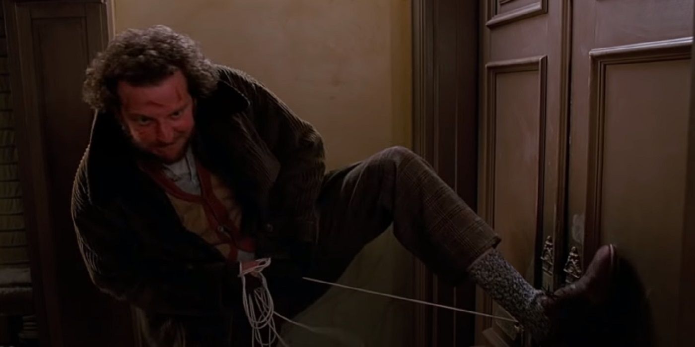 Marv Murchins at the front door in Home Alone 2: Lost In New York