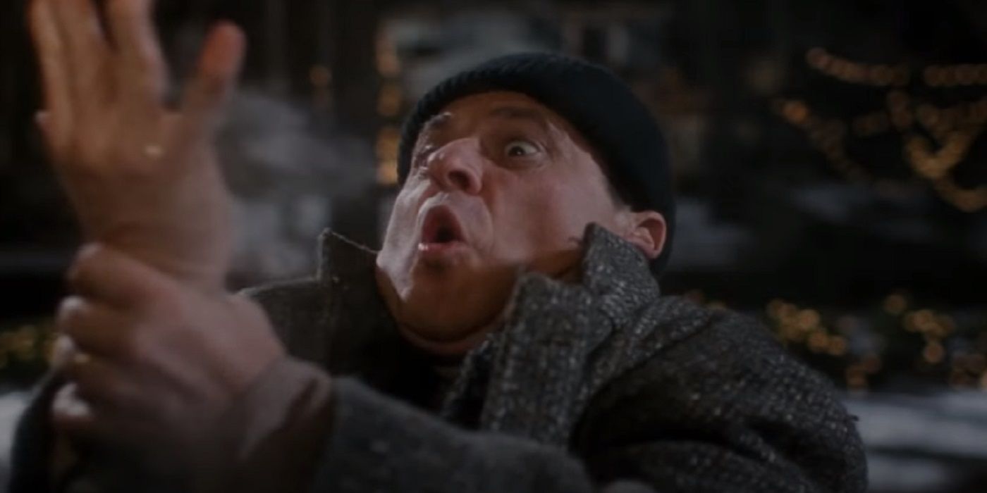 Harry Lyme burning his hand on the doorknob in Home Alone