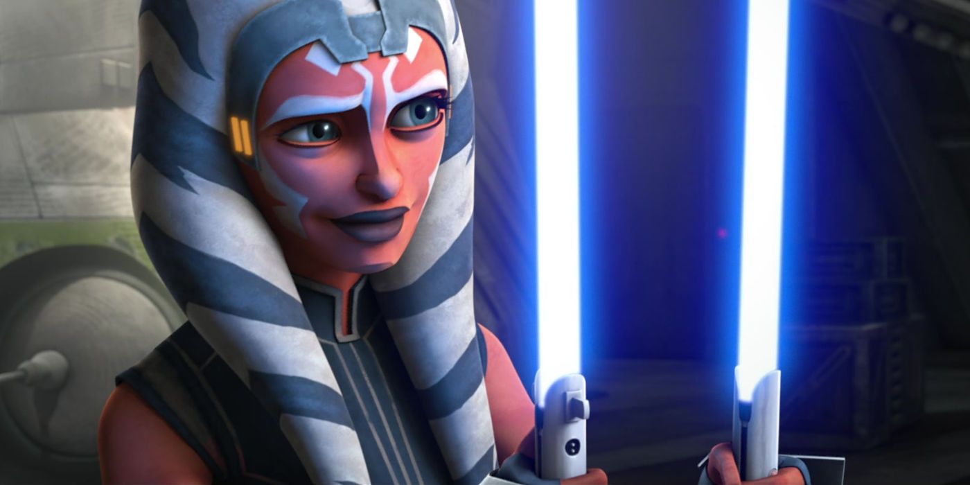 Ahsoka Tano segurando seus dois sabres de luz azuis na 7ª temporada de Clone Wars