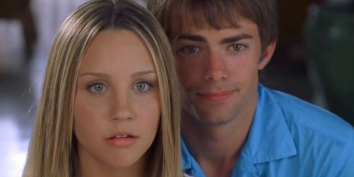 Amanda Bynes and Chris Carmack standing beside one another staring ahead in wonder in Love Wrecked Cropped