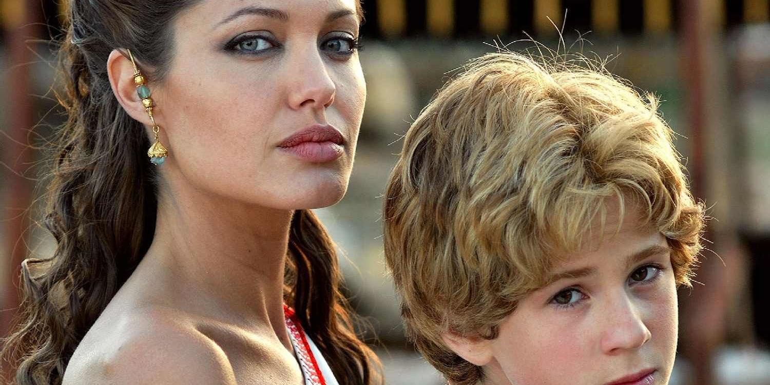 Angelina Jolie and Connor Paolo in Alexander 2004