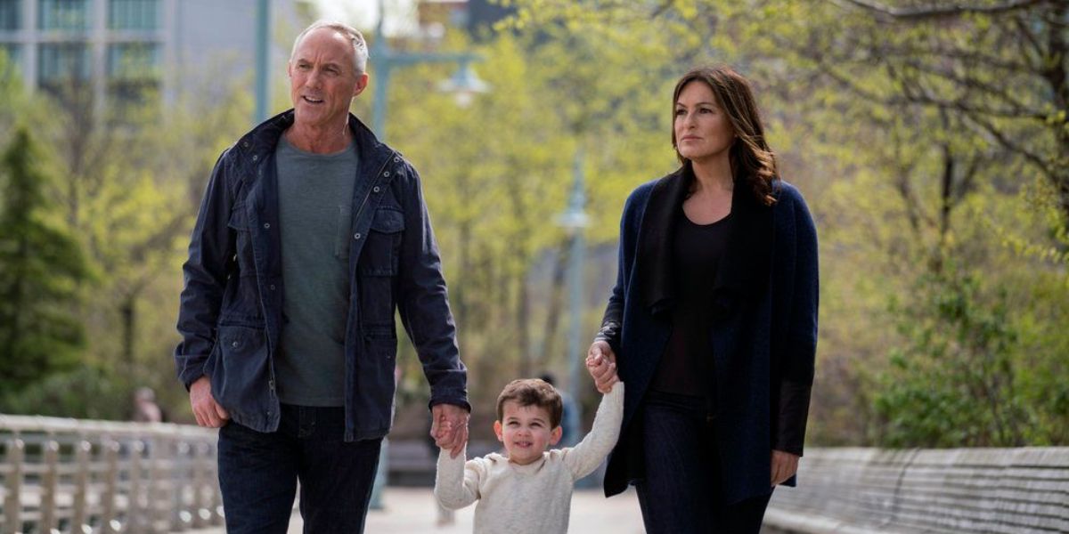 Benson and Captain Tucker in season 17