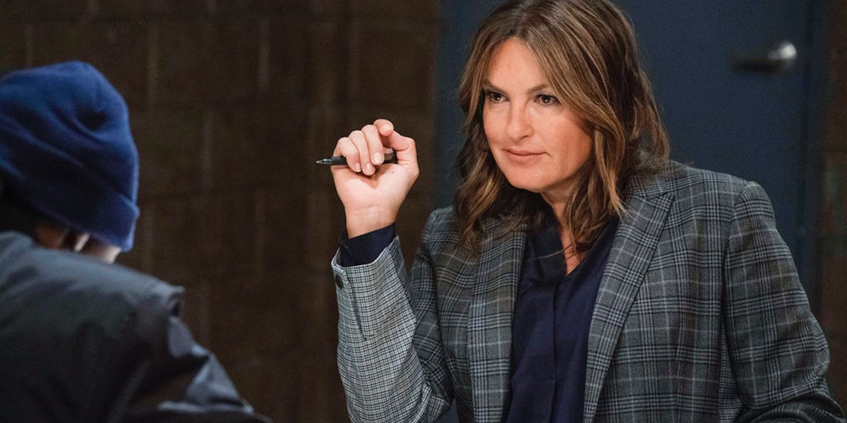 Olivia Bensoan argues with a lawyer in Law and Order SVU Season 23