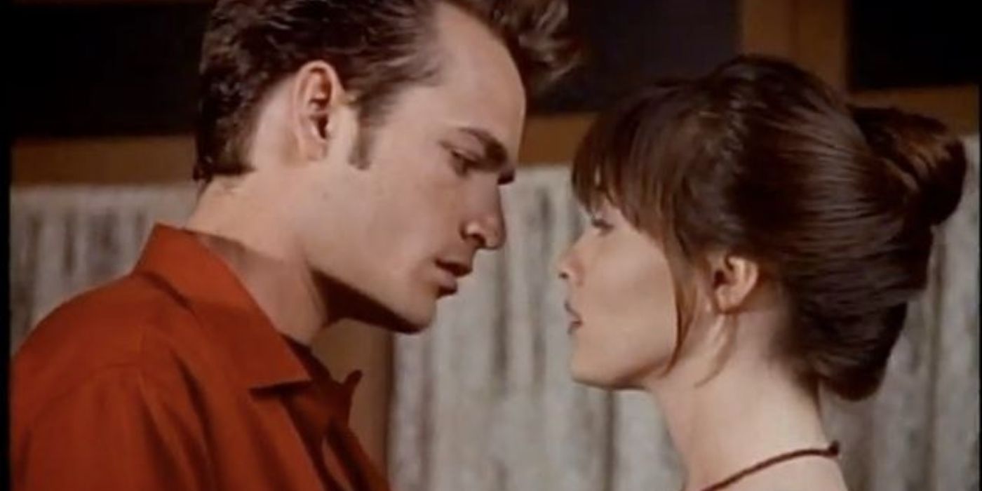 Dylan and Brenda leaning in for a kiss on 90210