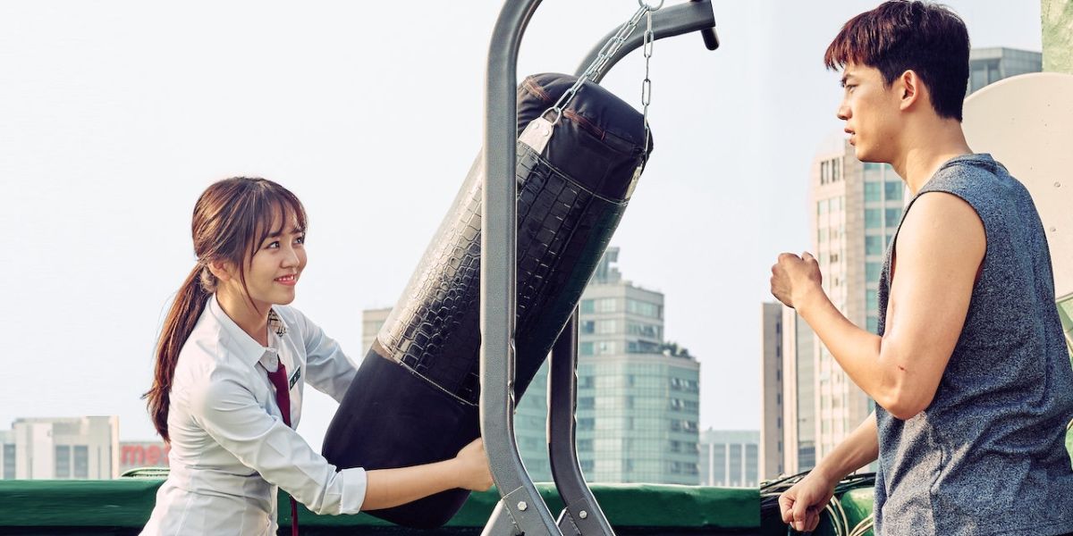 Hyun-Ji holding punching bag for Bong-Pal in Bring It On,Ghost