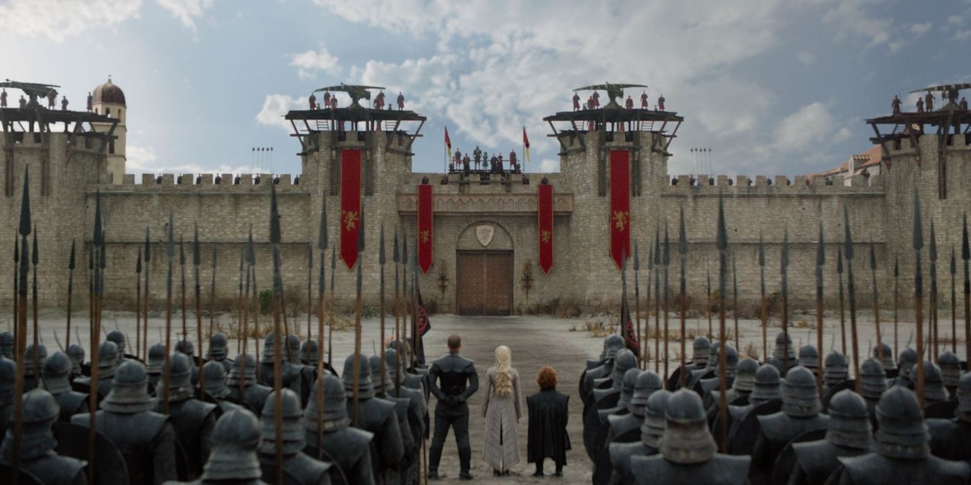 Dany and her army in front of Kings Landing