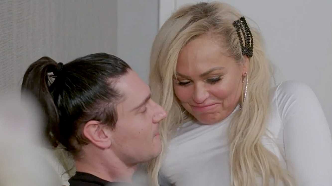 Darcey Silva sitting on wearing white top Georgi Rusev in 90 Day Fiancé