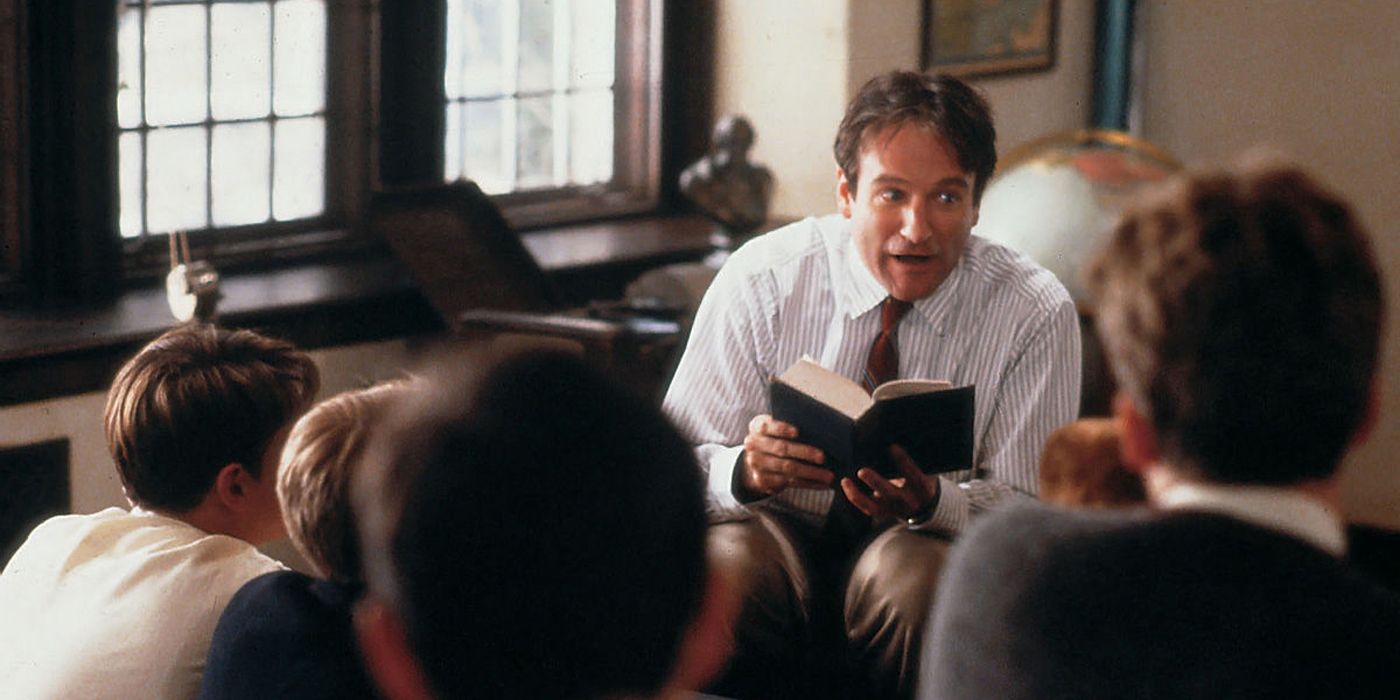 Robin Williams lendo para alunos na Sociedade dos Poetas Mortos