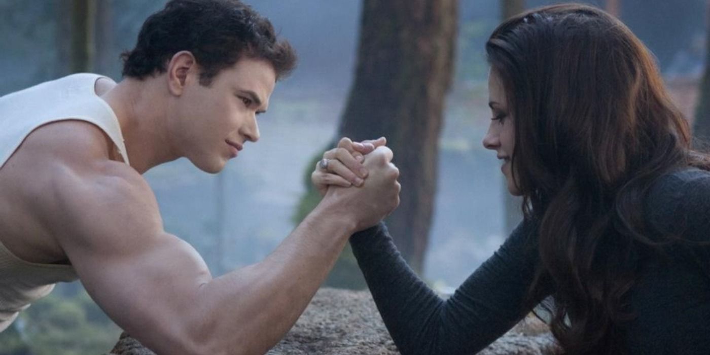 Twilight: Emmett Cullen’s Bizarre Backstory (And Why It Was Cut)