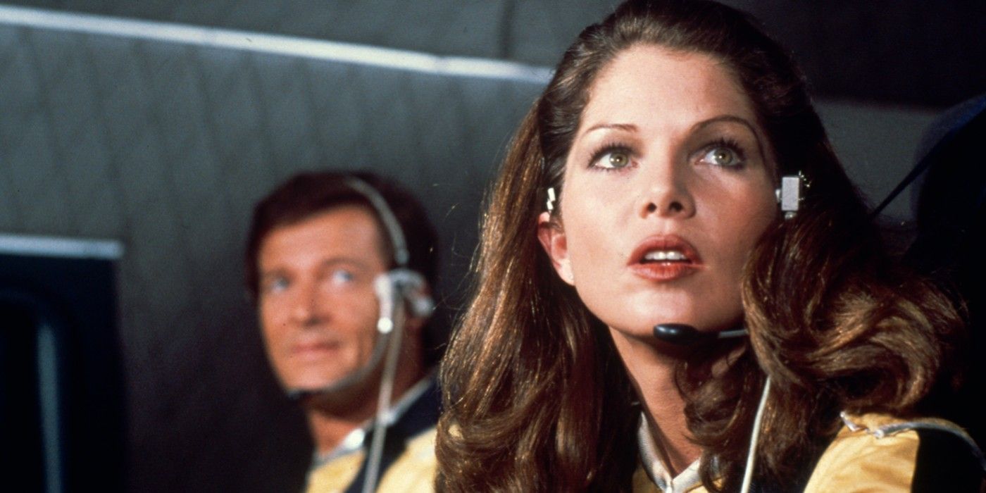 Holly Goodhead with Bond in a space shuttle in Moonraker
