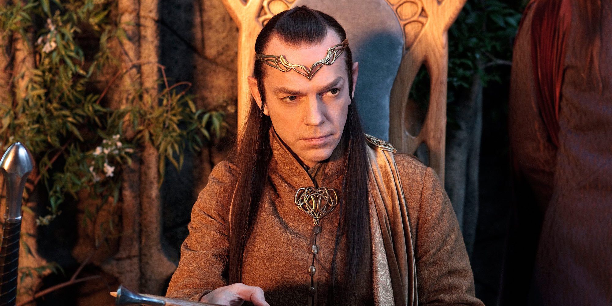 Hugo Weaving como Elrond no filme O Hobbit Senhor dos Anéis