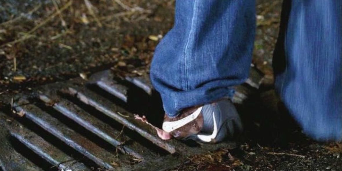 Sam losing his shoe in Supernatural
