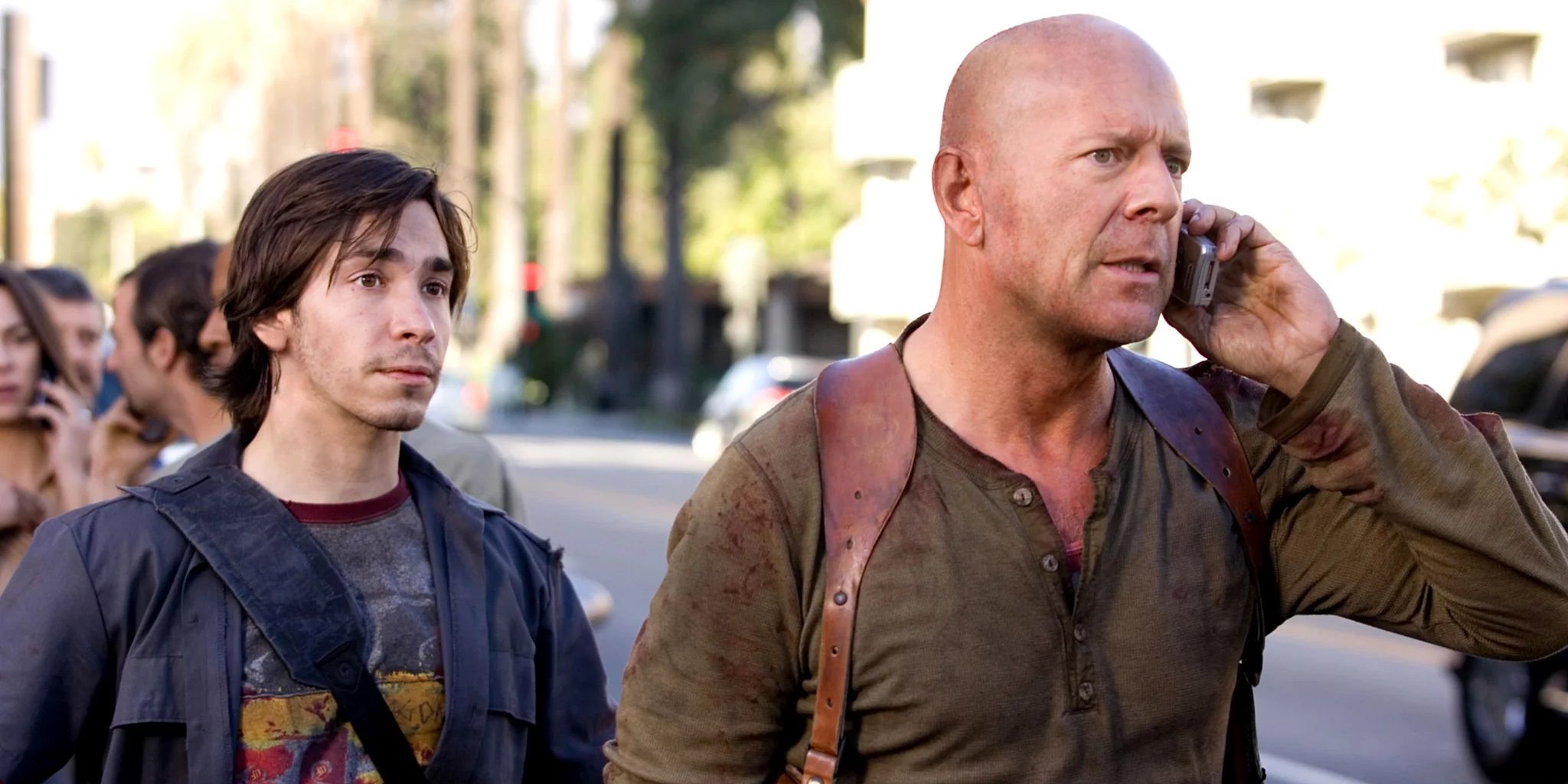 John McClane and Matt Farrell in walk through the street in Live Free or Die Hard