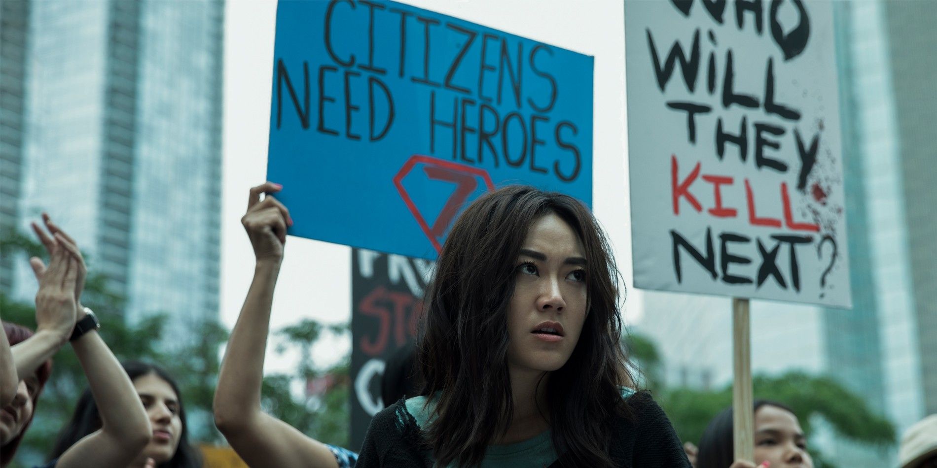 Kimiko em um protesto em The Boys