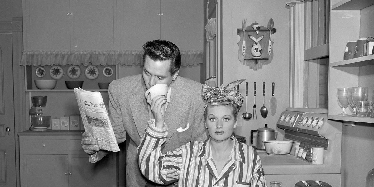 LUCY AND DESI IN THE KITCHEN - I LOVE LUCY