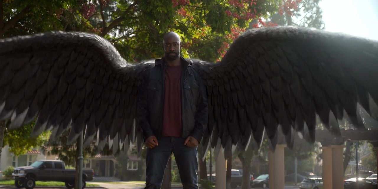 Lucifer Amenadiel shows his wings