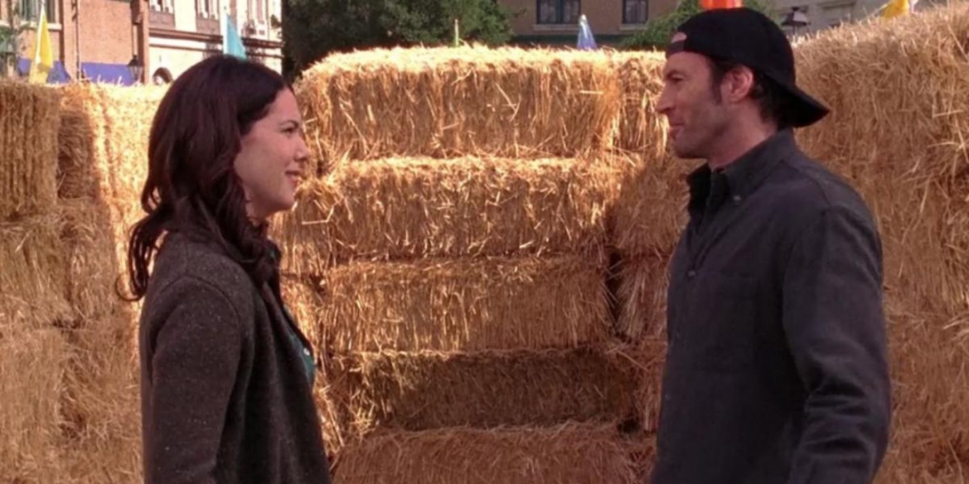 Luke and Lorelai stand in a hay maze in Stars Hollow in Gilmore Girls