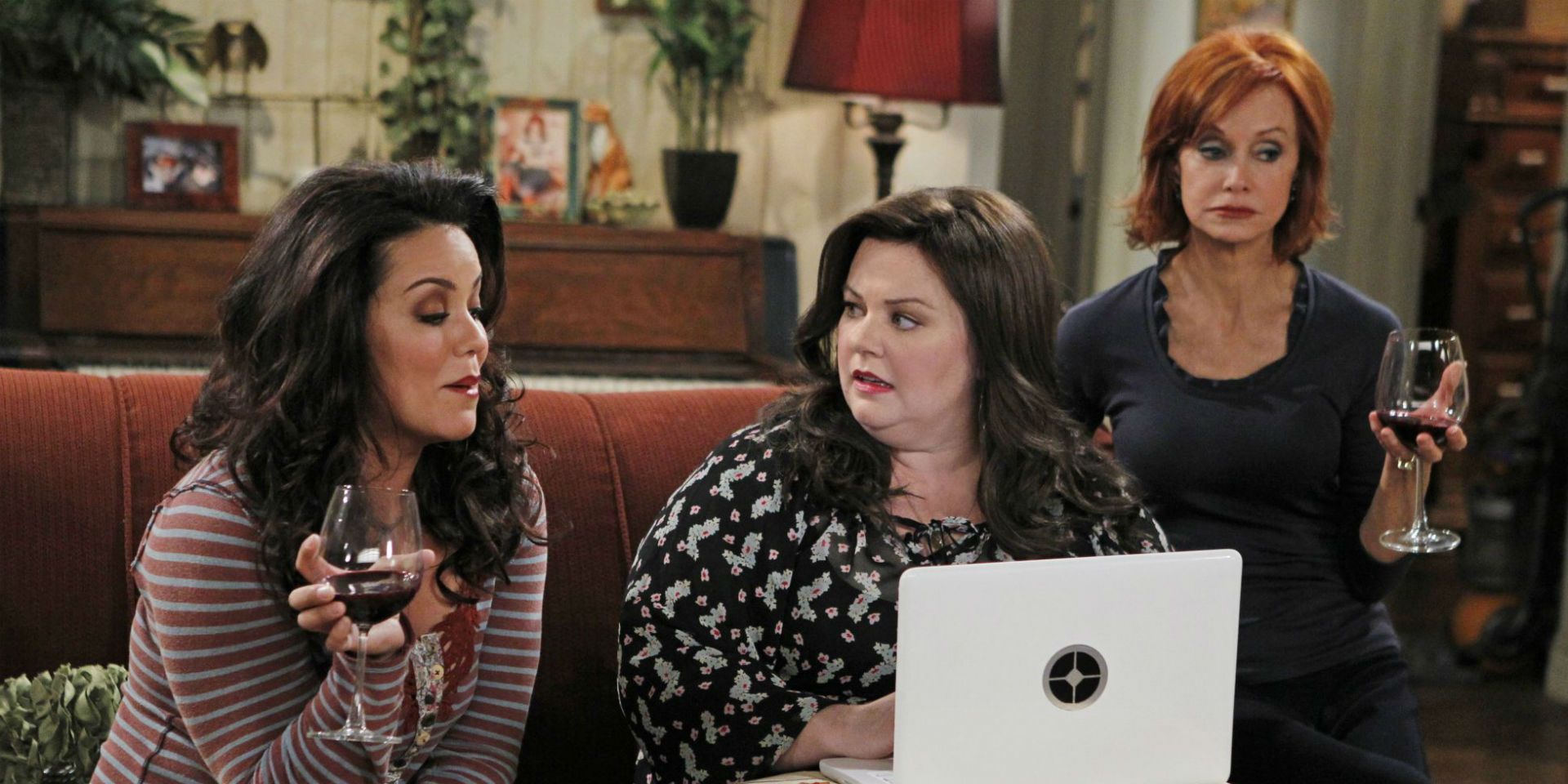 Mike And Molly Katy Mixon Melissa McCarthy Swoosie Kurtz