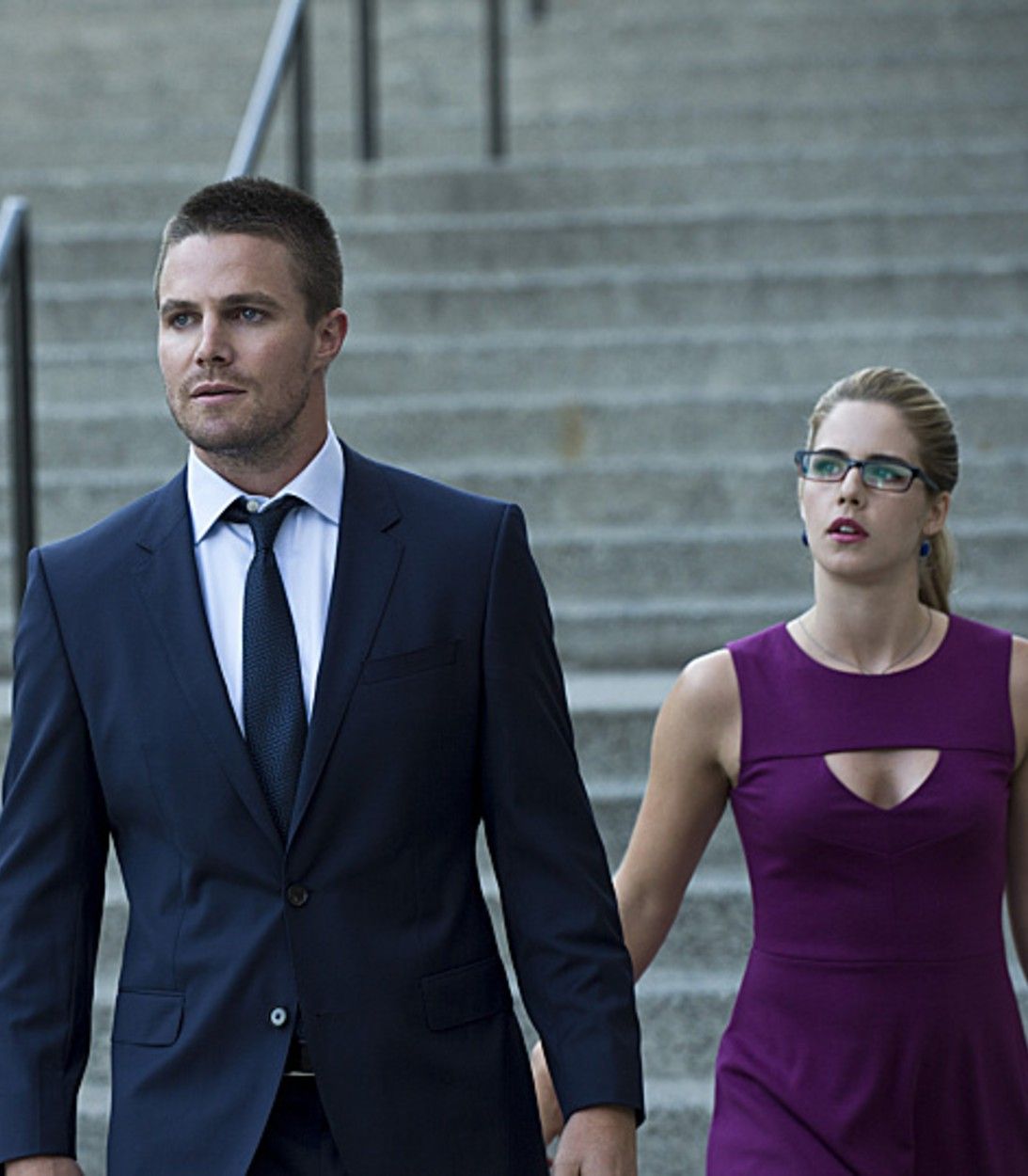 Oliver Queen and Felicity Smoak in Arrow Season 3 Premiere pic vertical
