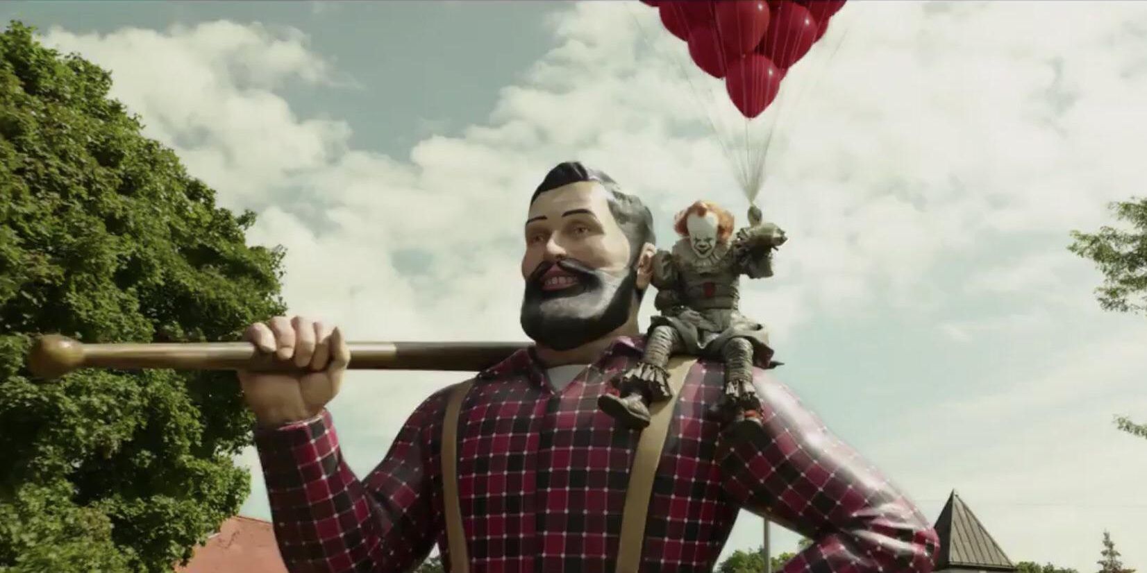 Pennywise on a lumberjack statue in It Chapter Two