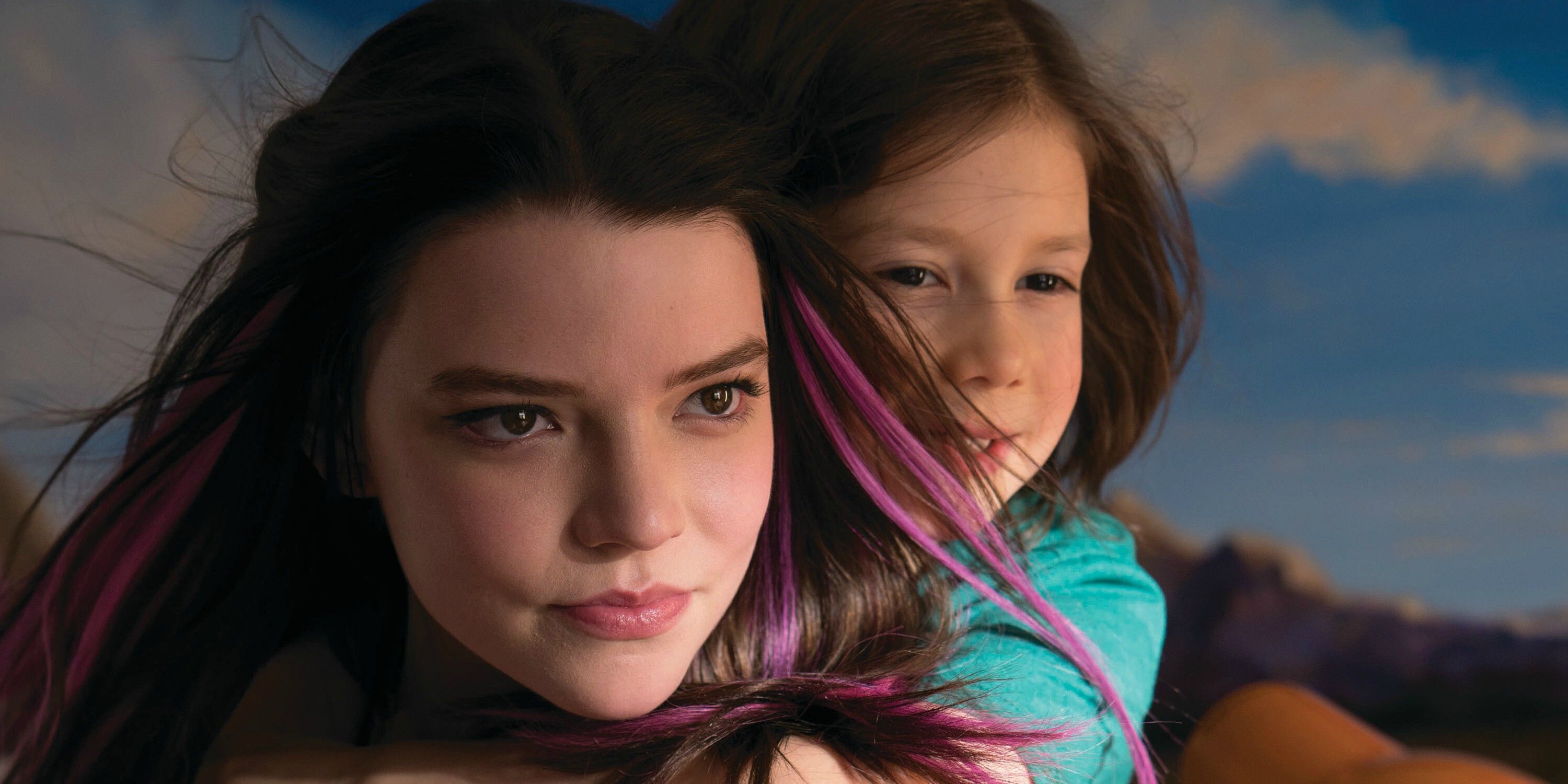 Anya Taylor-Joy with a little girl on her back in Playmobil