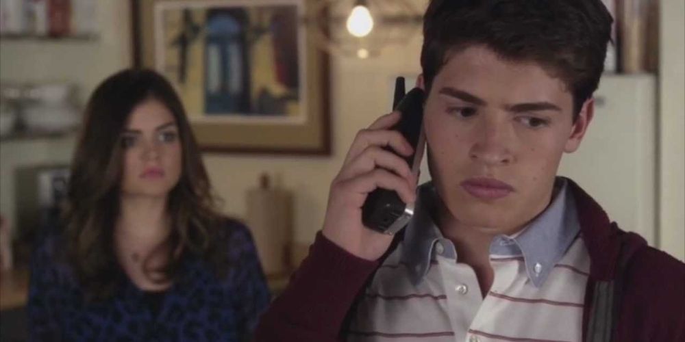 Aria in the background with Wesley on the phone on Pretty Little Liars