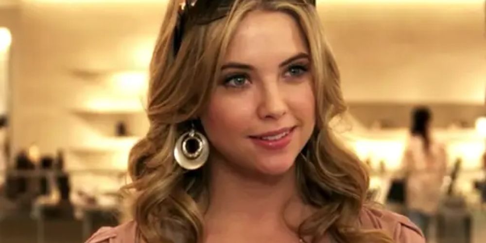 Hanna Marin at the mall on Pretty Little Liars