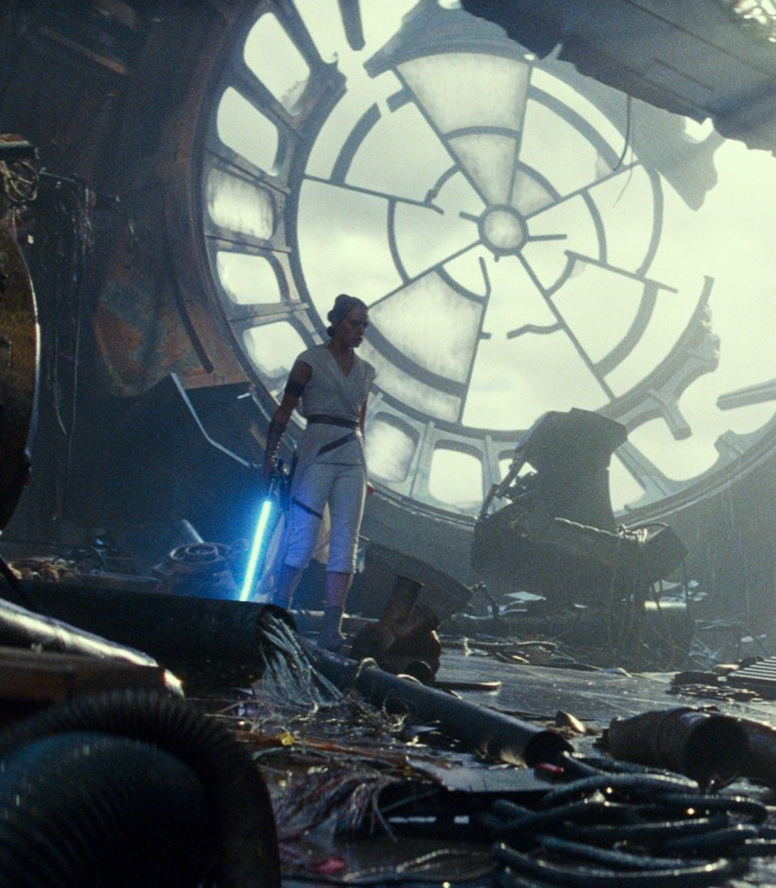 Rey in Death Star in Star Wars The Rise of Skywalker pic vertical