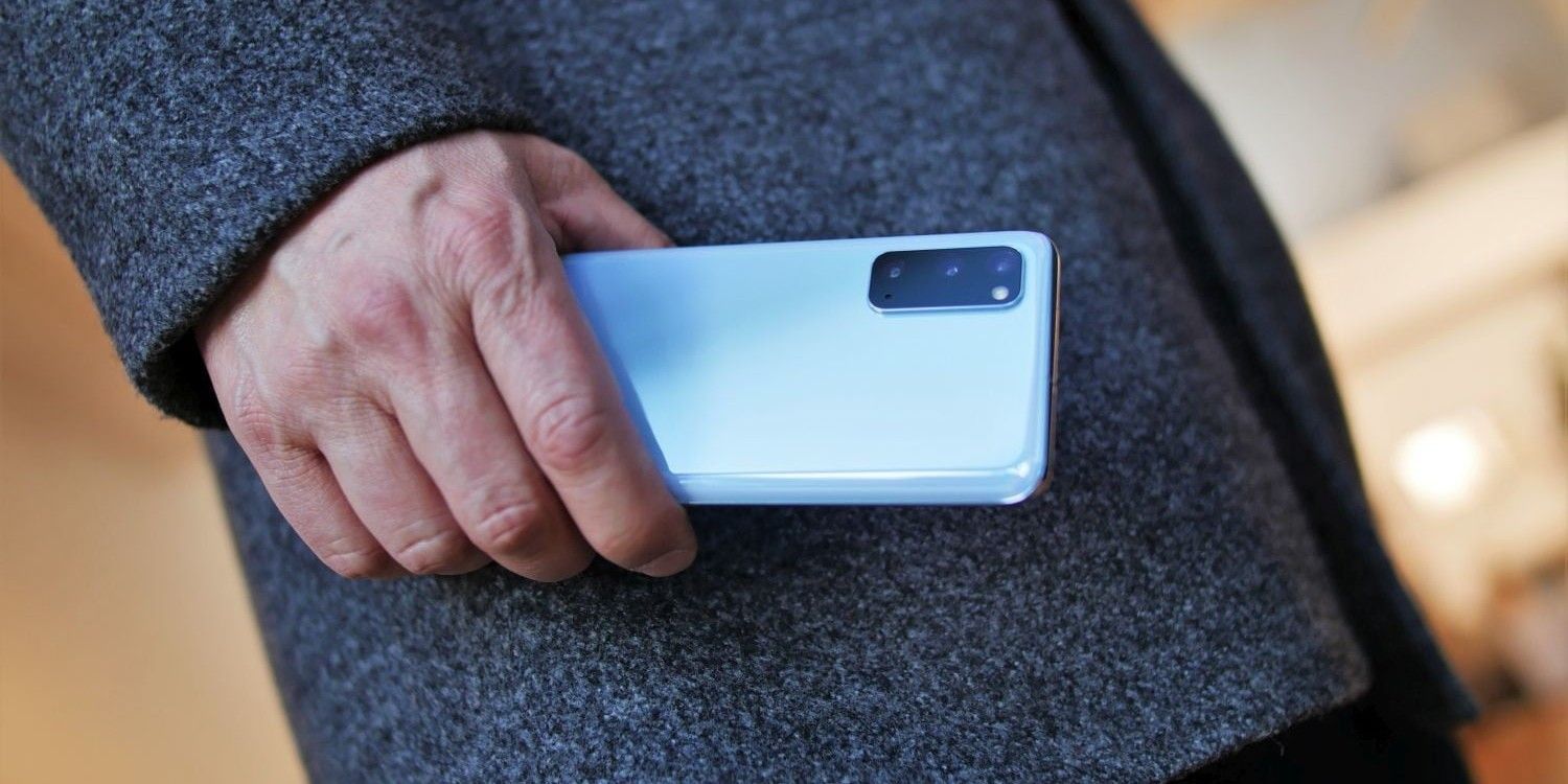 Samsung Galaxy S20 blue case